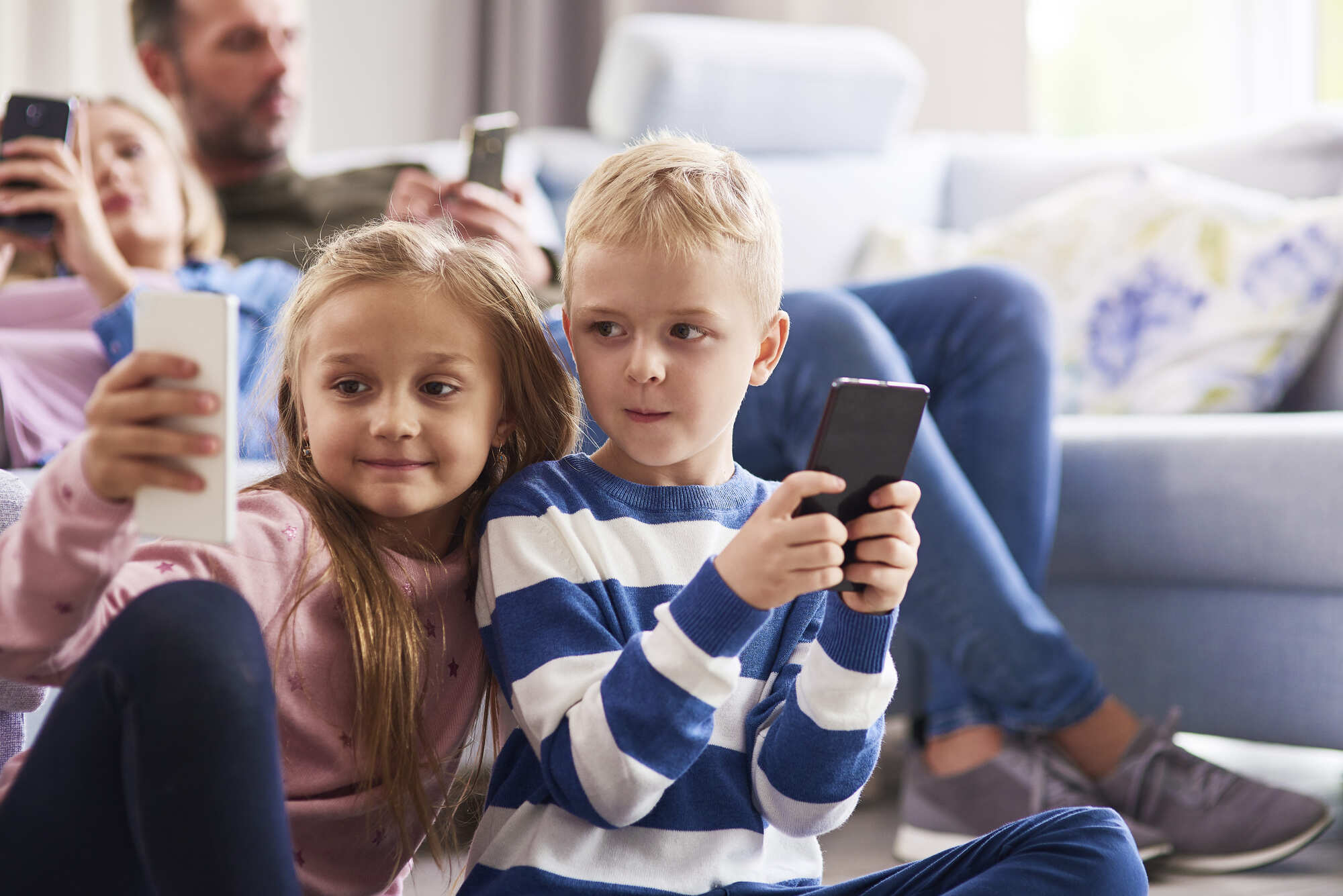 ¿Vas a comprar un smartphone para tu hijo? lee algunas recomendaciones antes.